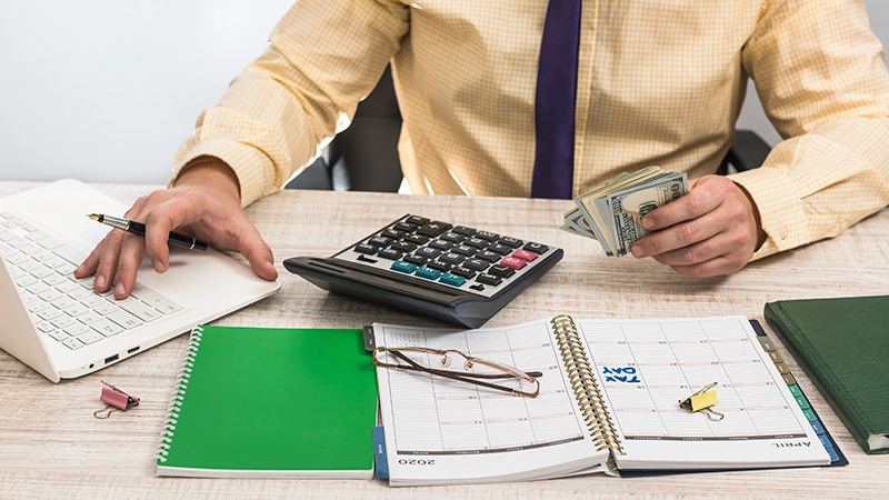 How to handle payroll without an accountant, is it possible? A complete guide