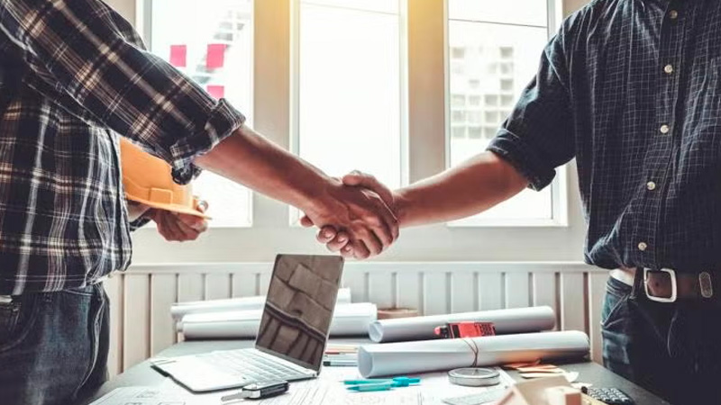 Independent Contractors & Employees: Common Questions Answered